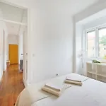 Cozy With Castel View Lisboa