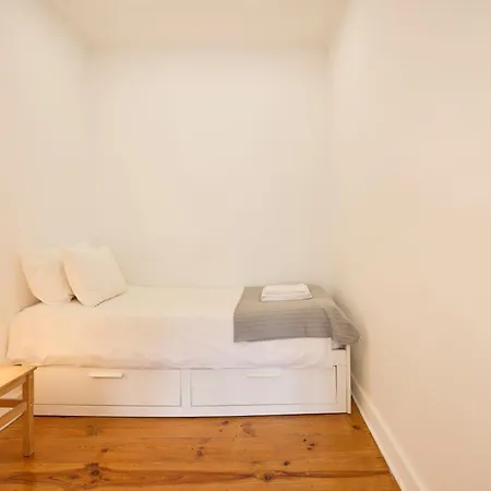 Cozy With Castel View Апартаменты *