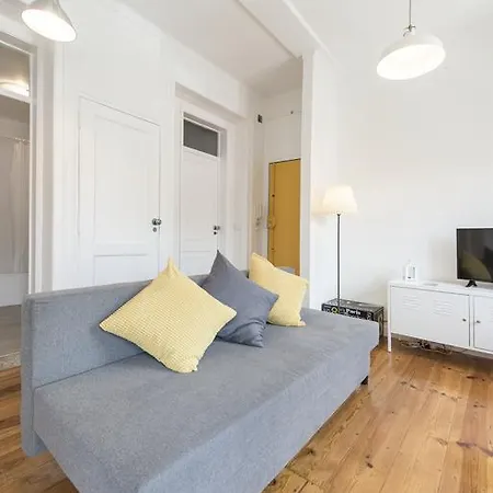 Cozy With Castel View Апартаменты