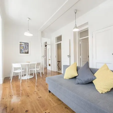 Апартаменты Cozy With Castel View Лиссабон
