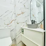 Cozy With Castel View Apartman *