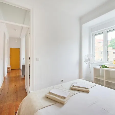 Cozy With Castel View Lisbona