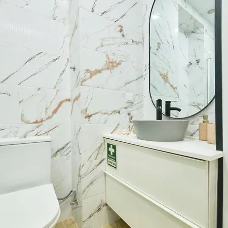 Cozy With Castel View Daire *