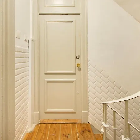 Cozy With Castel View Lisboa