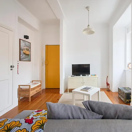 Appartamento Cozy With Castel View Lisbona