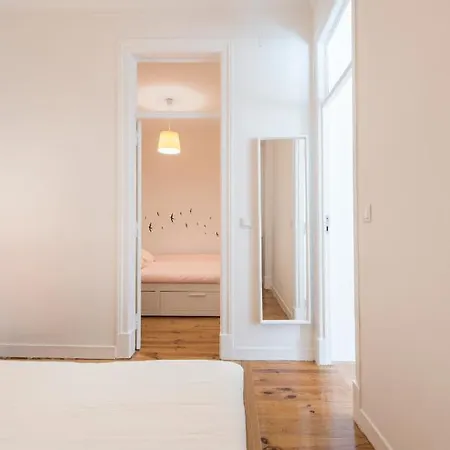 Cozy With Castel View Lisboa