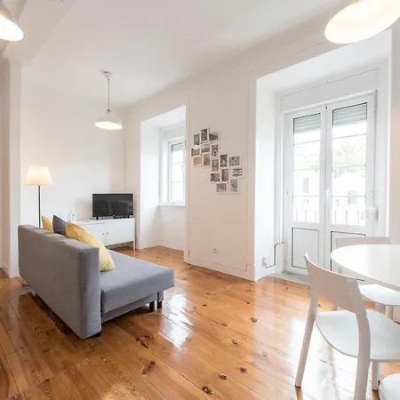 Cozy With Castel View Daire *