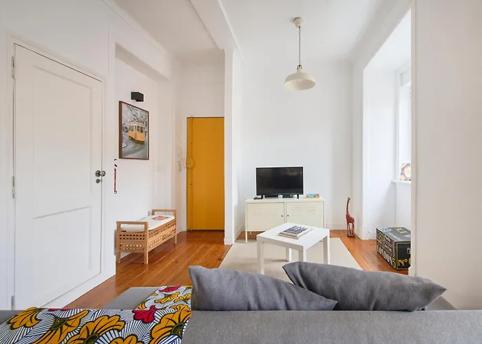 Appartamento Cozy With Castel View Lisbona