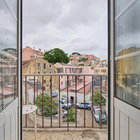 Cozy With Castel View * Lisboa