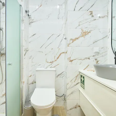 Cozy With Castel View Appartement