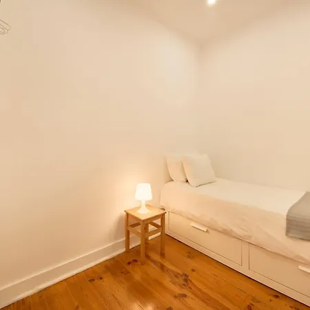 Διαμέρισμα Cozy With Castel View *